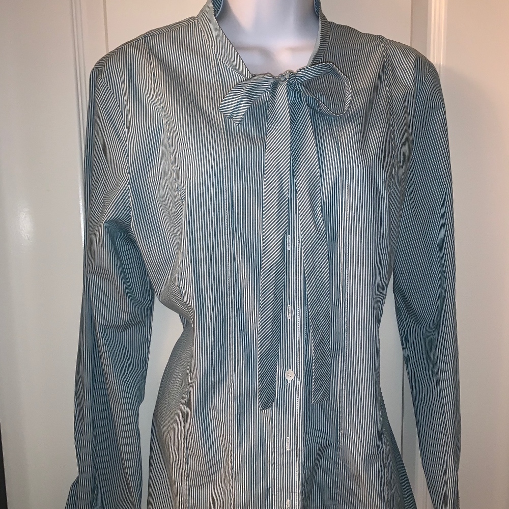 Classy aqua green white striped top size…